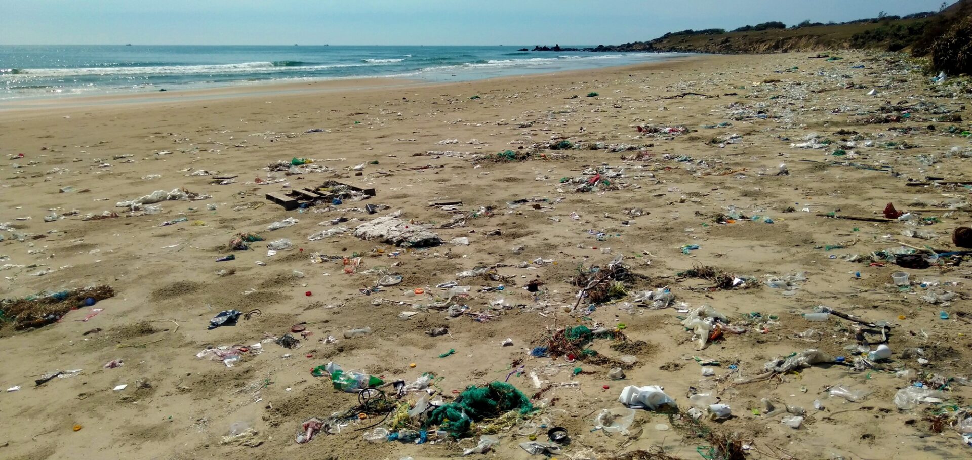 litter on beach uk